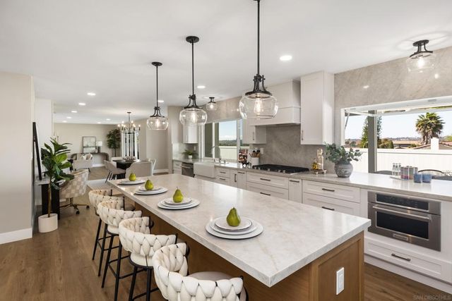 5764 Eldergardens St, San Diego, CA 92120