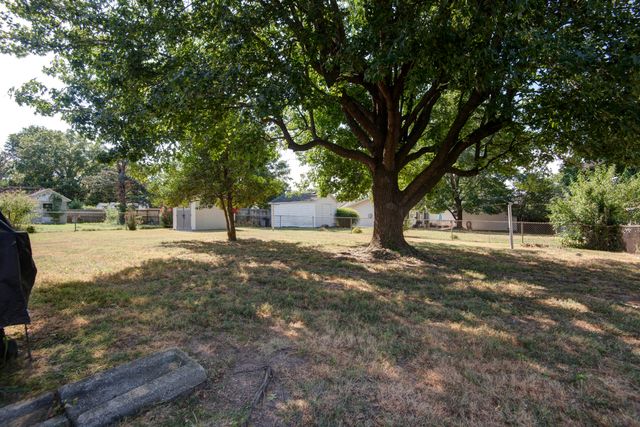 802 E Smith Street, Springfield, MO 65803