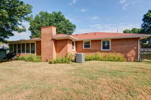 802 E Smith Street, Springfield, MO 65803
