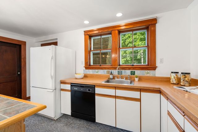 94 W Plain St, Wayland, MA 01778