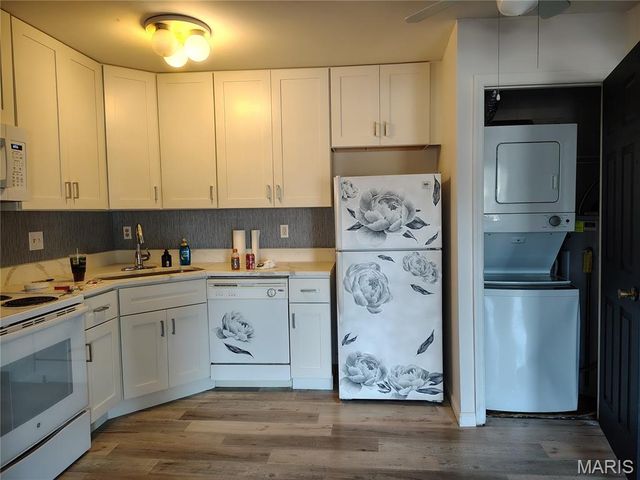 2327 Kratky Road C, Unincorporated, MO 63114