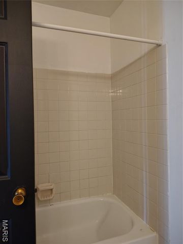 2327 Kratky Road C, Unincorporated, MO 63114