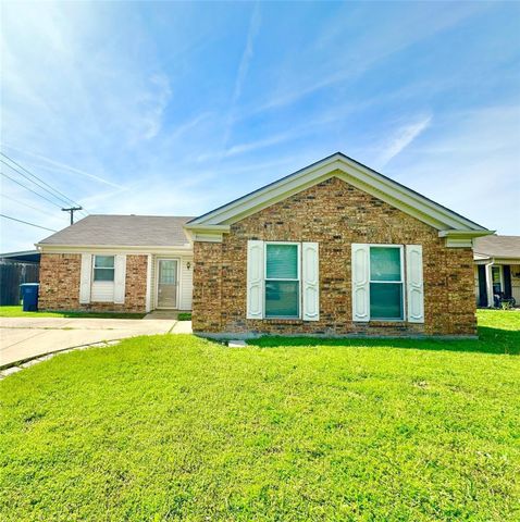 7401 Canoga Circle, Fort Worth, TX 76137