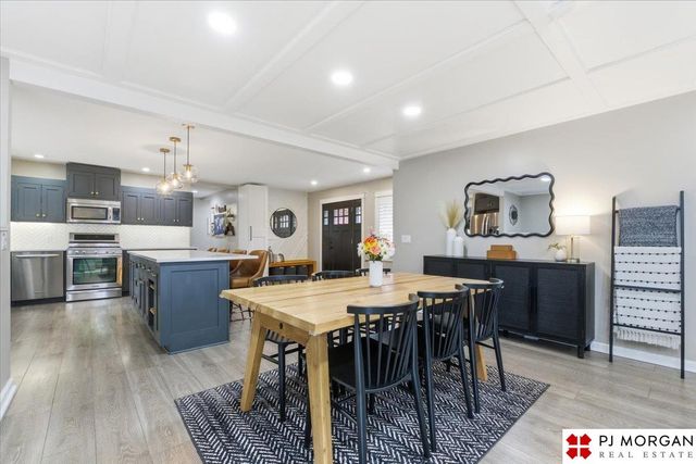 11825 Hickory Road, Omaha, NE 68144