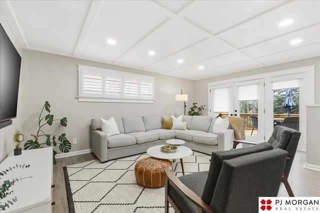 11825 Hickory Road, Omaha, NE 68144