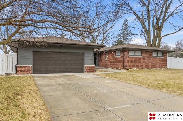 11825 Hickory Road, Omaha, NE 68144