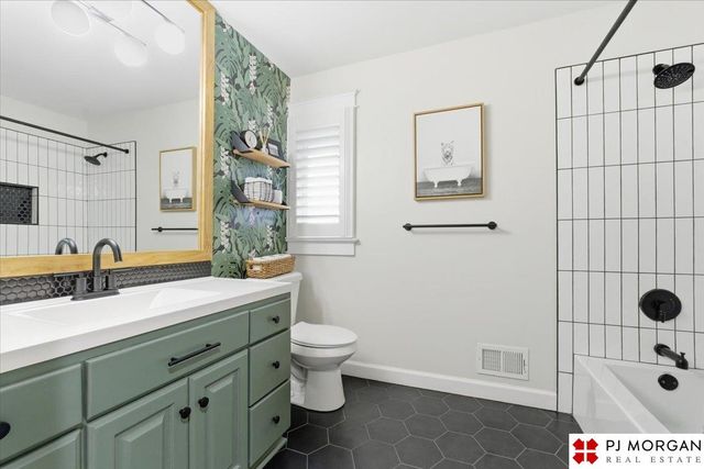 11825 Hickory Road, Omaha, NE 68144