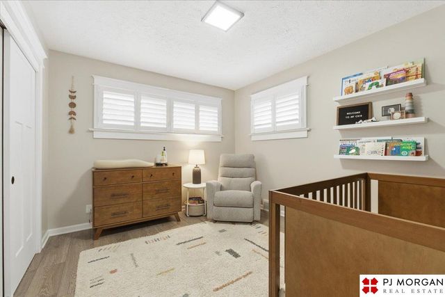 11825 Hickory Road, Omaha, NE 68144