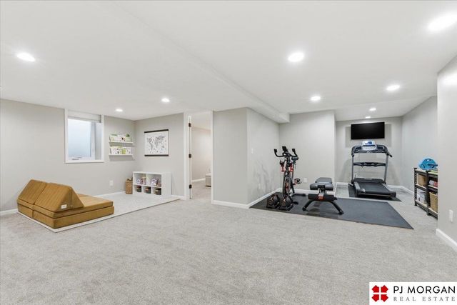 11825 Hickory Road, Omaha, NE 68144