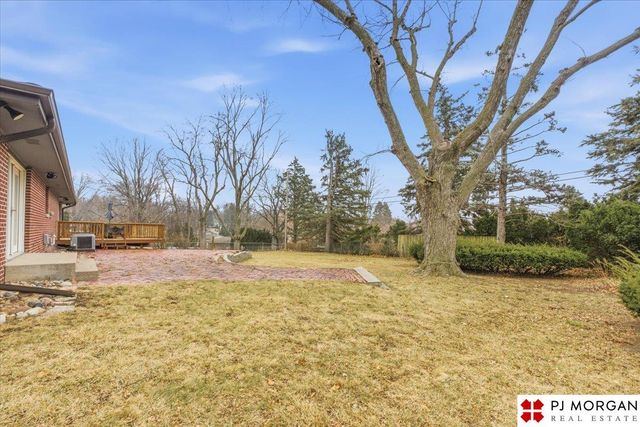 11825 Hickory Road, Omaha, NE 68144