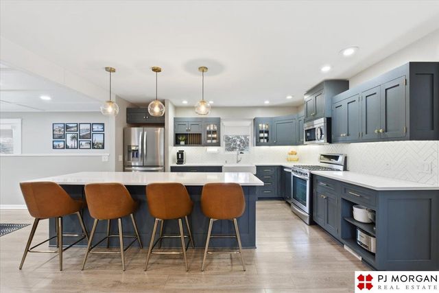 11825 Hickory Road, Omaha, NE 68144