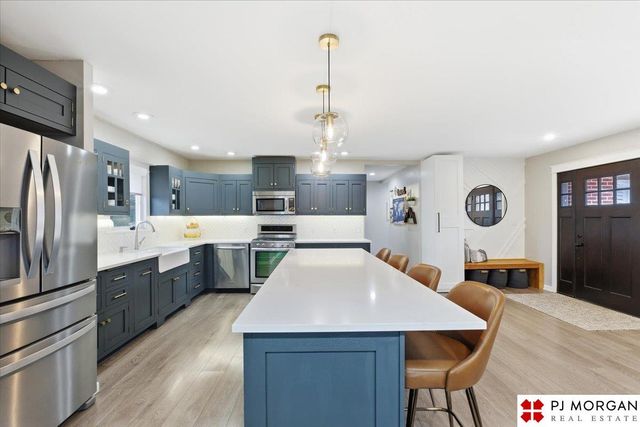 11825 Hickory Road, Omaha, NE 68144