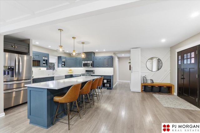 11825 Hickory Road, Omaha, NE 68144