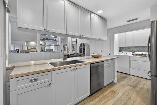 7502 Geminata Oak Court, Palm Beach Gardens, FL 33410