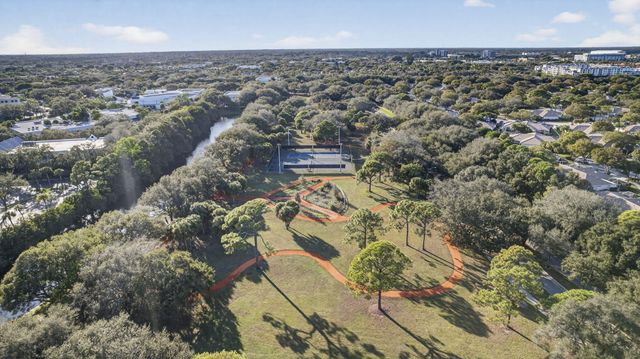 7502 Geminata Oak Court, Palm Beach Gardens, FL 33410