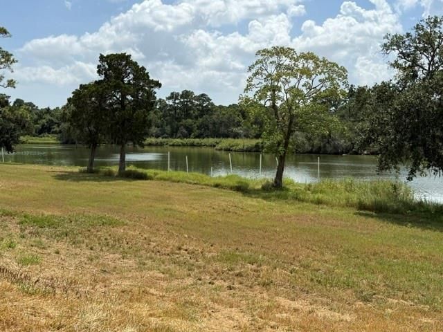 4420 Leslies Way, Dickinson, TX 77539