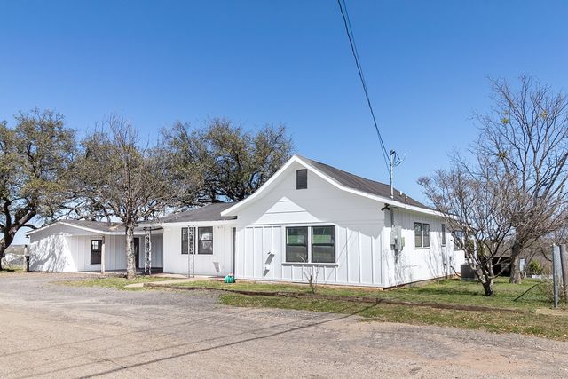 1815 S Oak Street, Brady, TX 76825