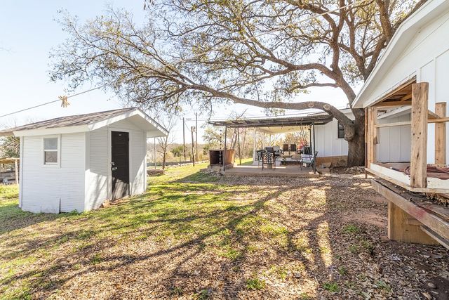 1815 S Oak Street, Brady, TX 76825