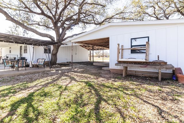 1815 S Oak Street, Brady, TX 76825