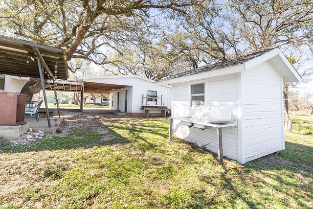 1815 S Oak Street, Brady, TX 76825