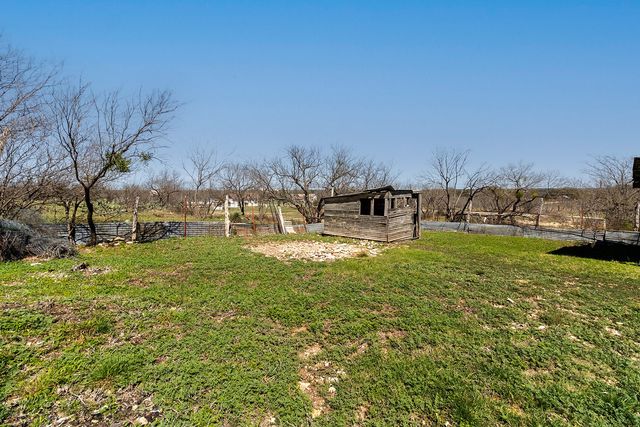 1815 S Oak Street, Brady, TX 76825