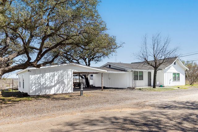 1815 S Oak Street, Brady, TX 76825
