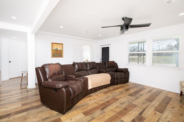 1815 S Oak Street, Brady, TX 76825