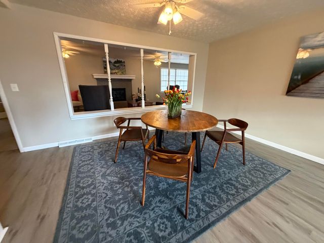 1911 S Saratoga Avenue, Springfield, MO 65804