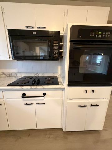 1911 S Saratoga Avenue, Springfield, MO 65804