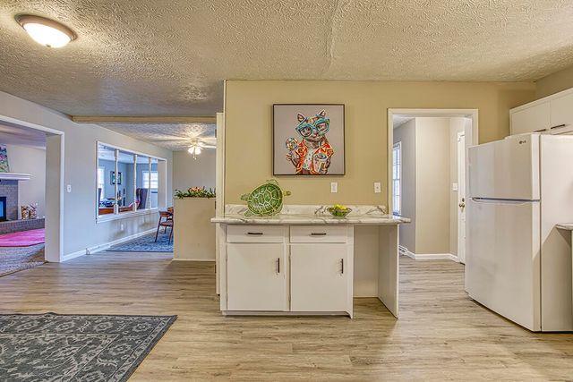 1911 S Saratoga Avenue, Springfield, MO 65804