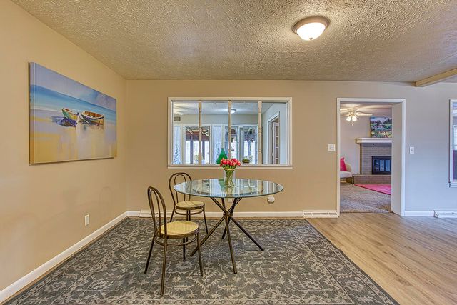 1911 S Saratoga Avenue, Springfield, MO 65804