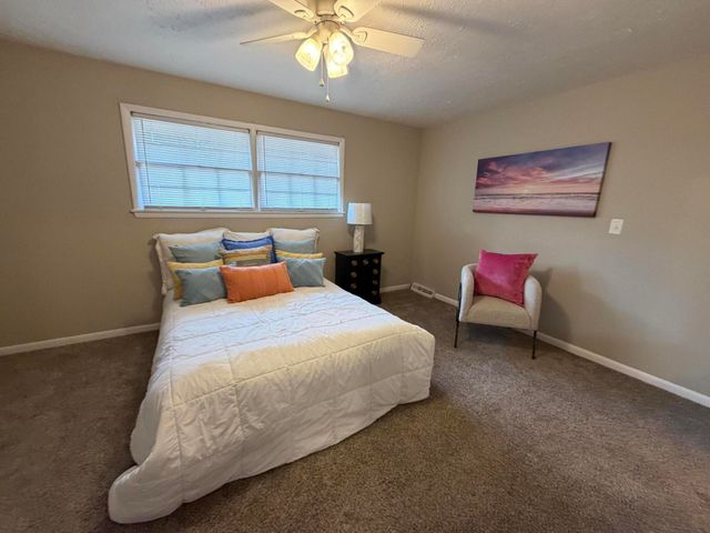 1911 S Saratoga Avenue, Springfield, MO 65804