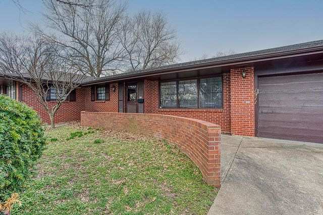 1911 S Saratoga Avenue, Springfield, MO 65804