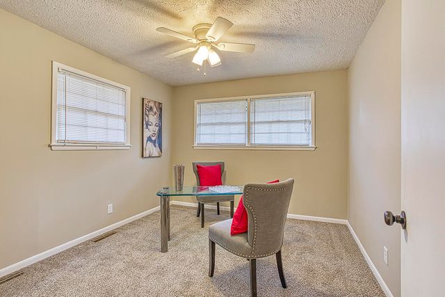 1911 S Saratoga Avenue, Springfield, MO 65804