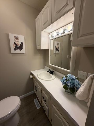 1911 S Saratoga Avenue, Springfield, MO 65804