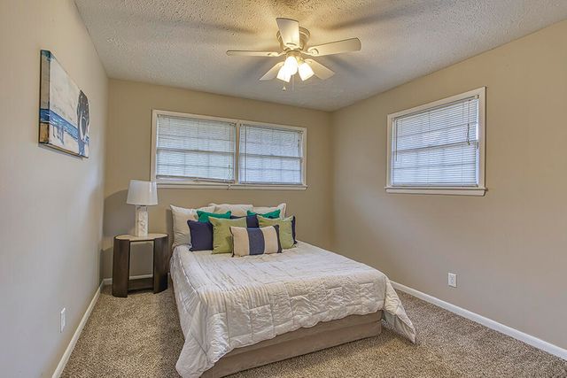 1911 S Saratoga Avenue, Springfield, MO 65804