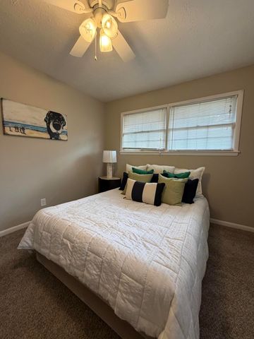 1911 S Saratoga Avenue, Springfield, MO 65804