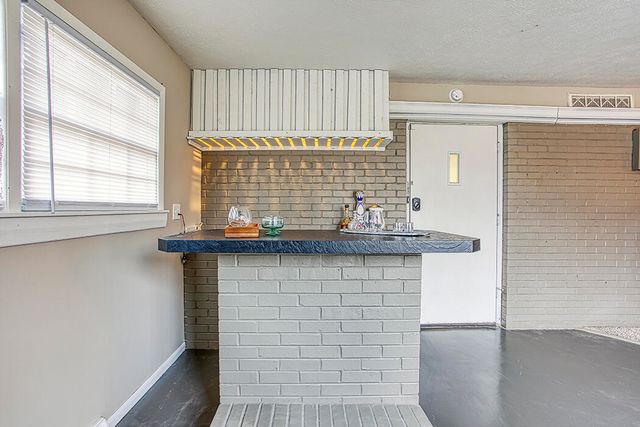 1911 S Saratoga Avenue, Springfield, MO 65804