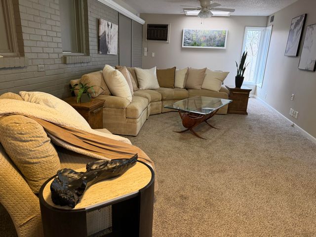 1911 S Saratoga Avenue, Springfield, MO 65804