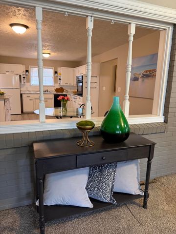 1911 S Saratoga Avenue, Springfield, MO 65804