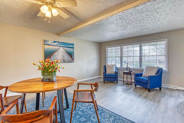 1911 S Saratoga Avenue, Springfield, MO 65804