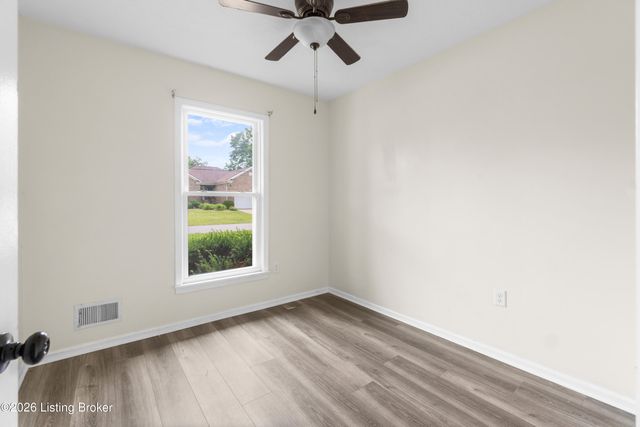 1501 Sadie Ln, Louisville, KY 40216