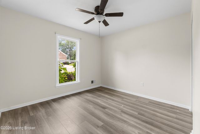 1501 Sadie Ln, Louisville, KY 40216