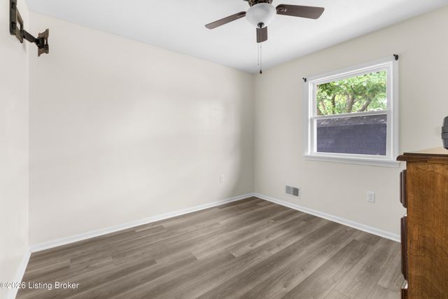 1501 Sadie Ln, Louisville, KY 40216