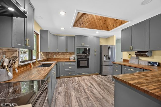 37 Shades Of Death Rd, Liberty Twp., NJ 07838