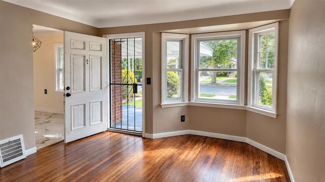 16062 Carlisle Street, Detroit, MI 48205