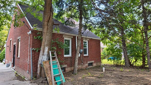 16062 Carlisle Street, Detroit, MI 48205