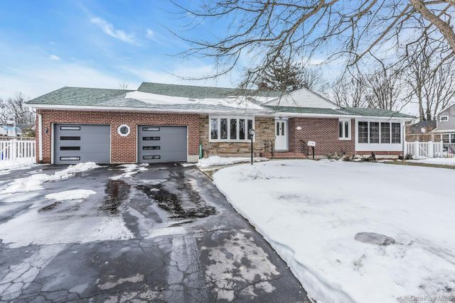 56 Dowsing Place, Amityville, NY 11701