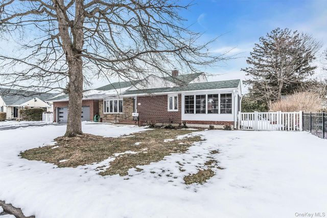 56 Dowsing Place, Amityville, NY 11701