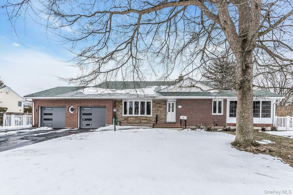 56 Dowsing Place, Amityville, NY 11701